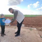 Amal Al-Umma Distributes Bread to Families in Northern Syria